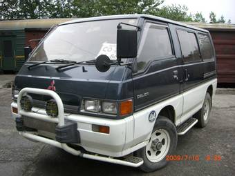 1990 Mitsubishi Delica Photos