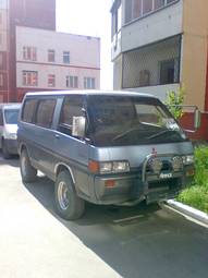 1990 Mitsubishi Delica Pictures