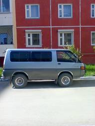 1990 Mitsubishi Delica Photos