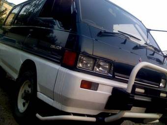 1990 Mitsubishi Delica Pictures