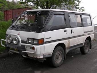 1990 Mitsubishi Delica Pictures