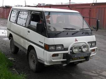 1990 Mitsubishi Delica Photos