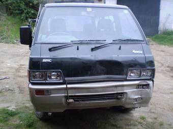 1990 Mitsubishi Delica Pictures