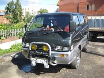 1990 Mitsubishi Delica Photos