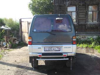 1990 Mitsubishi Delica Pictures