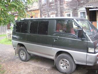 1990 Mitsubishi Delica Photos