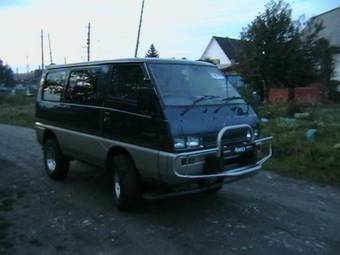 1990 Mitsubishi Delica Pictures