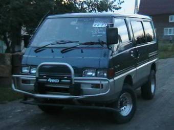 1990 Mitsubishi Delica Photos