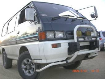 1990 Mitsubishi Delica Photos