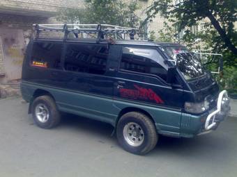 1991 Mitsubishi Delica Photos