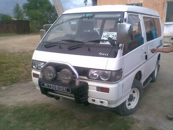 1991 Mitsubishi Delica Photos