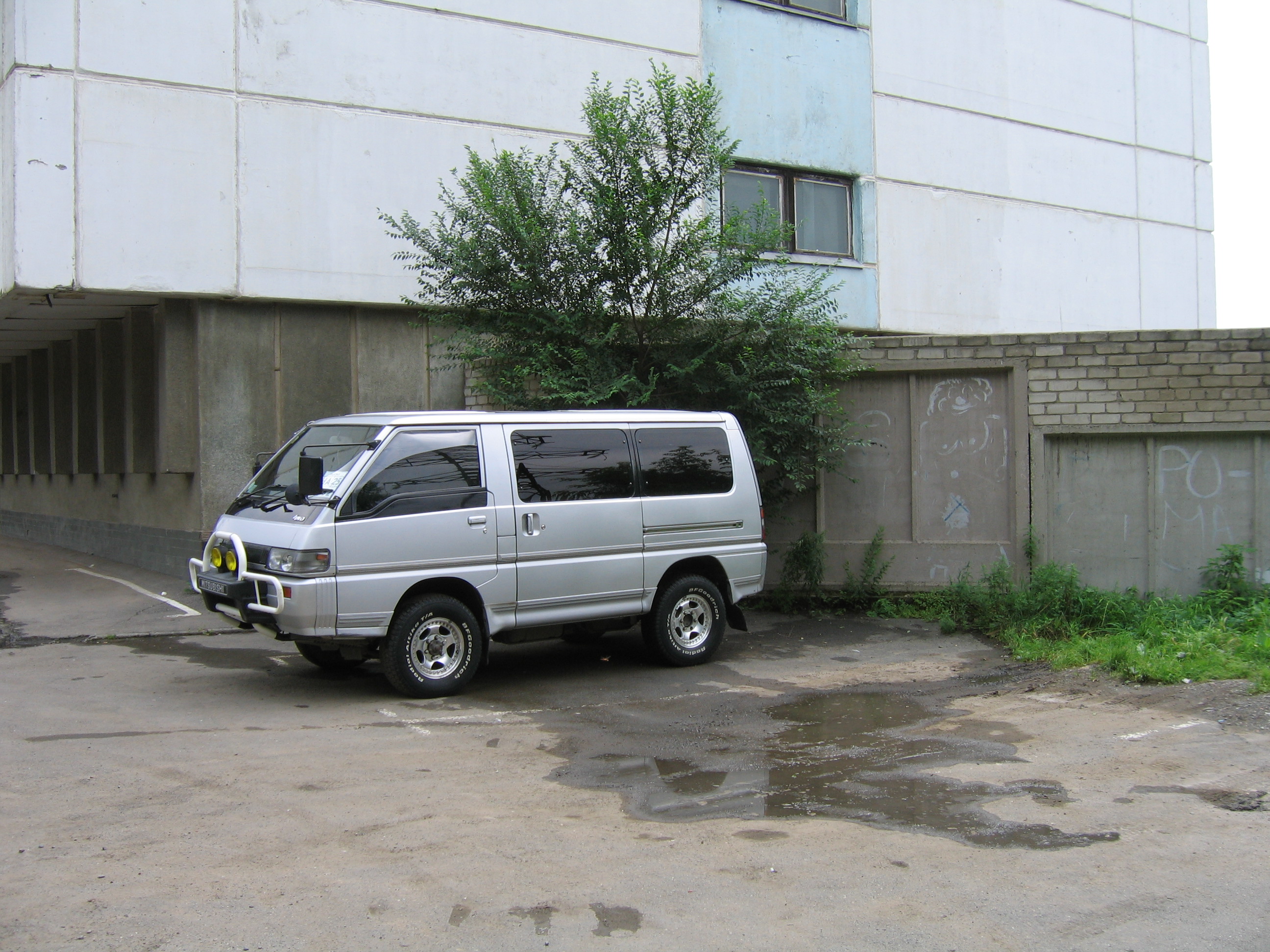 1992 Mitsubishi Delica