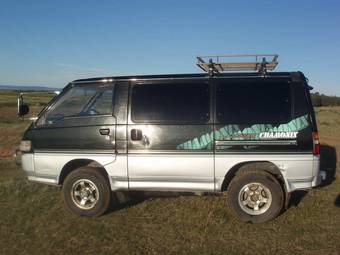 1992 Mitsubishi Delica Photos
