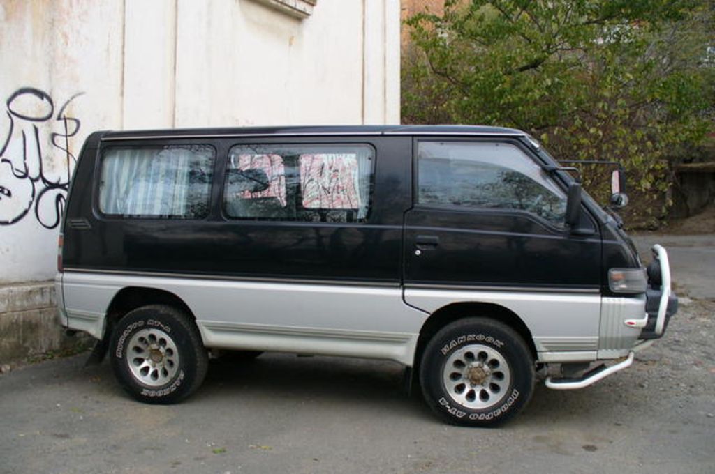 1993 Mitsubishi Delica