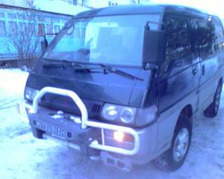 1993 Mitsubishi Delica Photos