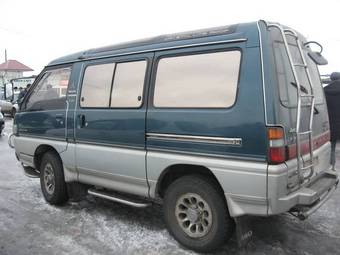 1993 Mitsubishi Delica Photos