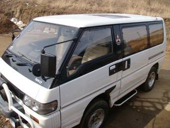 1993 Mitsubishi Delica Pictures