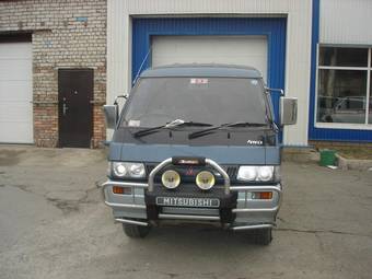 1993 Mitsubishi Delica Photos