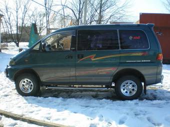 1993 Mitsubishi Delica Pictures