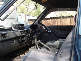 1993 Mitsubishi Delica Pictures