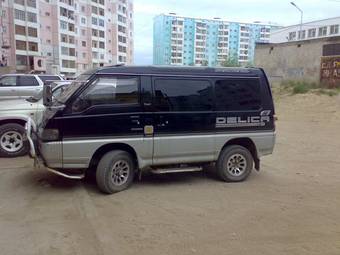 1993 Mitsubishi Delica Photos