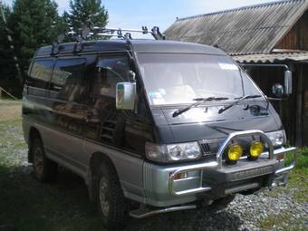 1993 Mitsubishi Delica Photos