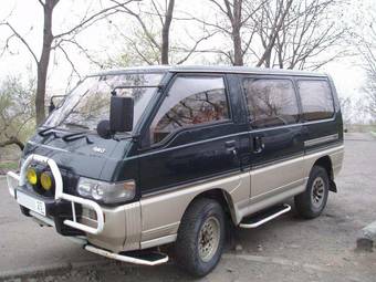 1993 Mitsubishi Delica Photos