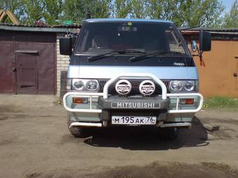 1993 Mitsubishi Delica Photos