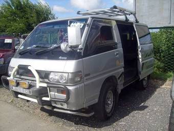 1993 Mitsubishi Delica Pictures