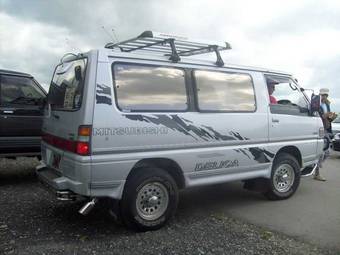 1993 Mitsubishi Delica Pictures