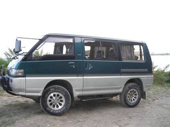 1993 Mitsubishi Delica Photos