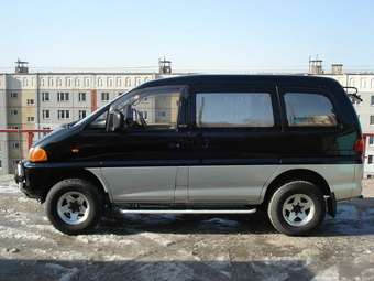 1994 Mitsubishi Delica Photos