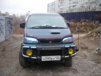 1994 Mitsubishi Delica Pictures