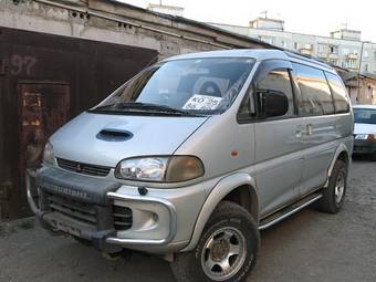 1994 Mitsubishi Delica Pictures