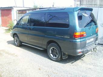 1994 Mitsubishi Delica Photos