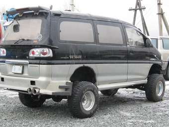 1995 Mitsubishi Delica Photos