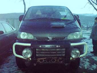 1995 Mitsubishi Delica Photos
