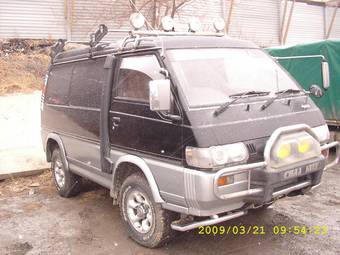 1995 Mitsubishi Delica Photos