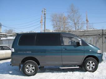 1995 Mitsubishi Delica Photos