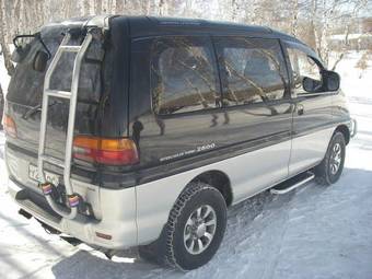 1995 Mitsubishi Delica Photos