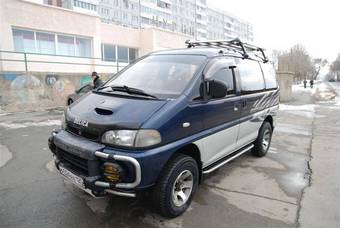 1995 Mitsubishi Delica Photos