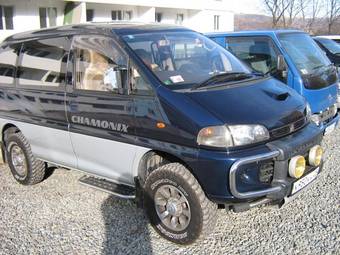 1995 Mitsubishi Delica Photos