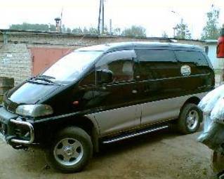 1995 Mitsubishi Delica Photos