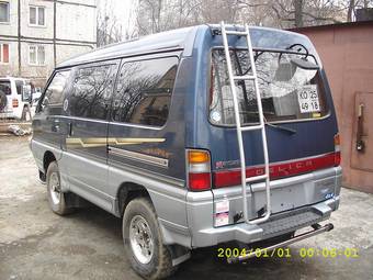 1995 Mitsubishi Delica Photos