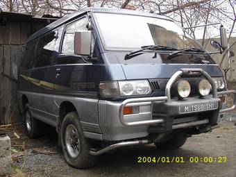1995 Mitsubishi Delica Photos