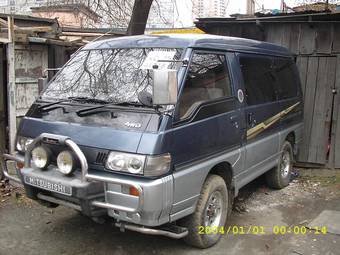 1995 Mitsubishi Delica Pictures