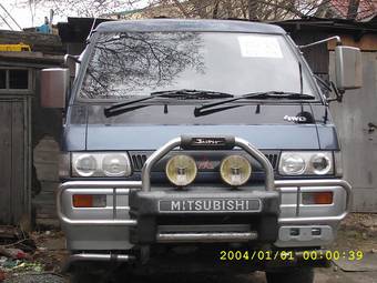 1995 Mitsubishi Delica Photos