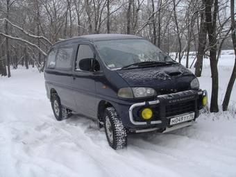 1995 Mitsubishi Delica Photos