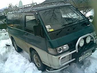 1995 Mitsubishi Delica Photos