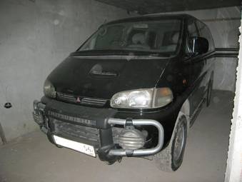 1995 Mitsubishi Delica Photos